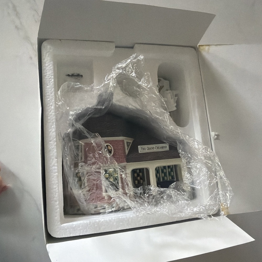 Department 56 Seasons Bay THE GRAND CREAMERY First‎ Edition In Box #53305 1998